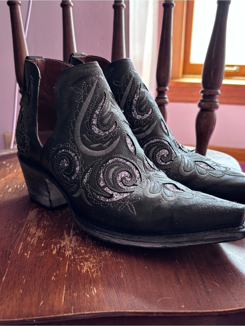 Women's Black Embroidered Cutout Ankle Boots - Stylish Western-Inspired Shoes7.5 - Picture 3 of 9